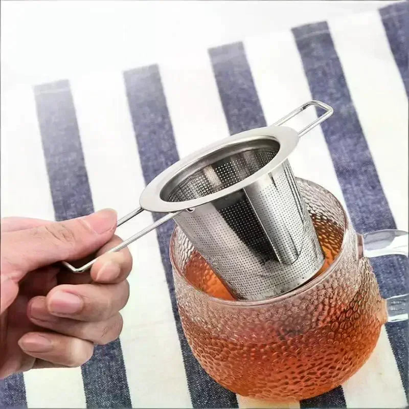 Reusable Stainless Steel Mesh Tea Strainer with Lid for Loose Tea Leaves And Spices Compatible with Teapots And Mugs Oasis Select