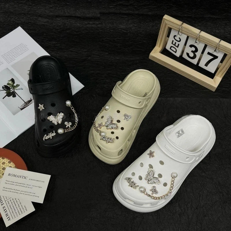 Fashionable shoe accessory set, with a shoe chain clasp, removable, suitable for sandals and flip-flops. Oasis Select