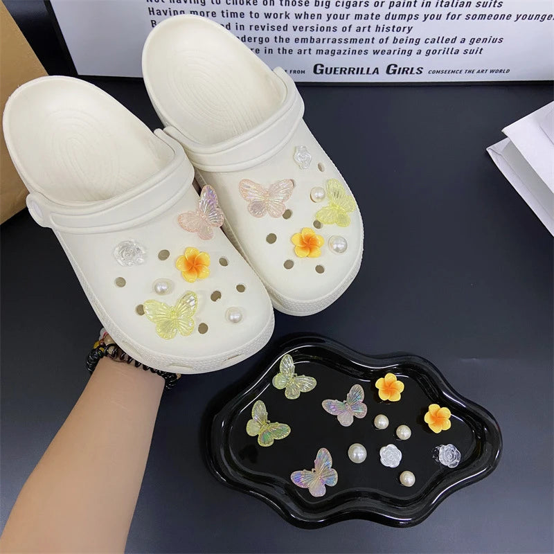 Fashionable shoe accessory set, with a shoe chain clasp, removable, suitable for sandals and flip-flops. Oasis Select