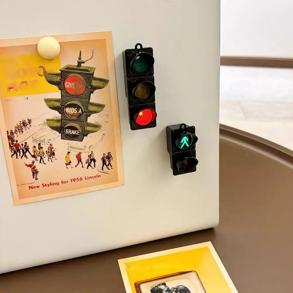 2025 New Traffic Light Magnetic Refrigerator Stickers Traffic Toy Pedestrian Light Creative Magnetic Miniature Decoration Oasis Select