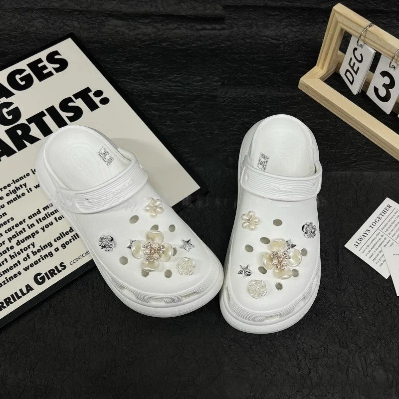 Fashionable shoe accessory set, with a shoe chain clasp, removable, suitable for sandals and flip-flops. Oasis Select