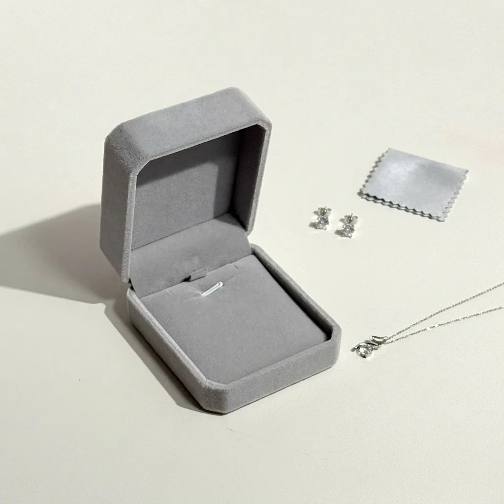 Velvet Necklace Pendant Gift Box – Soft Lined Jewelry Storage Case