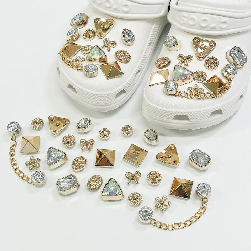 Fashionable shoe accessory set, made of metal, with a shoe chain clasp, removable, suitable for sandals and flip-flops. Oasis Select