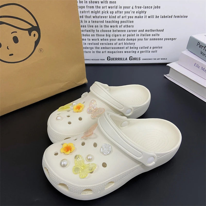 Fashionable shoe accessory set, with a shoe chain clasp, removable, suitable for sandals and flip-flops. Oasis Select