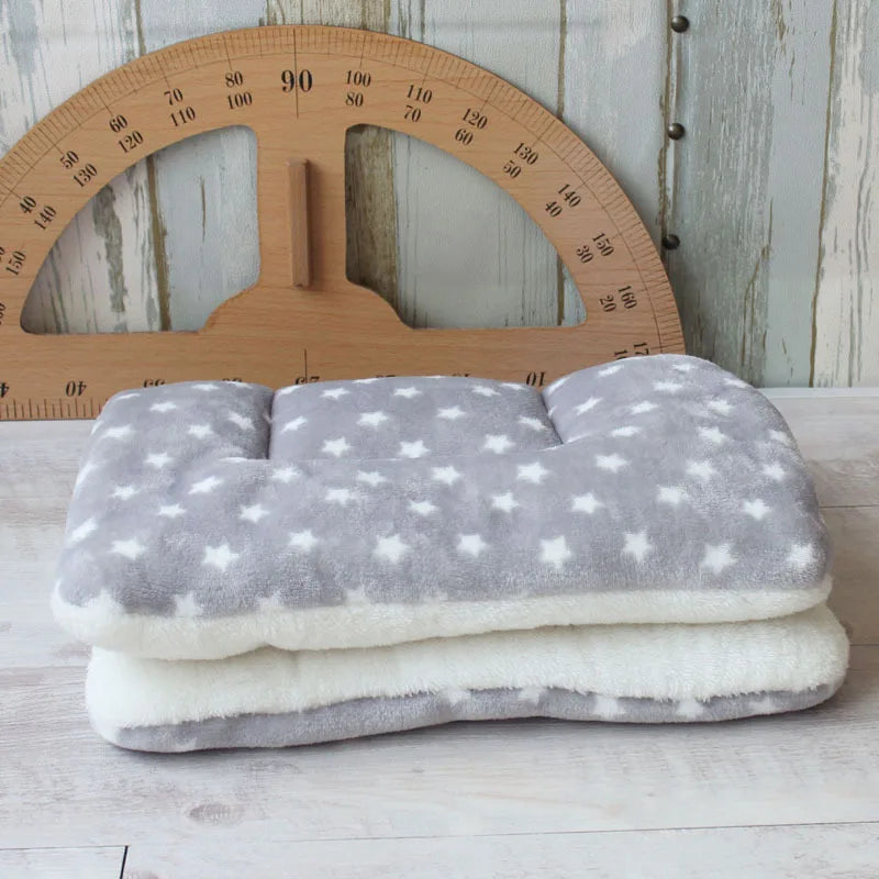 Four Seasons Autumn Winter Thickened Pet MATS Cat Dog Blankets Beds