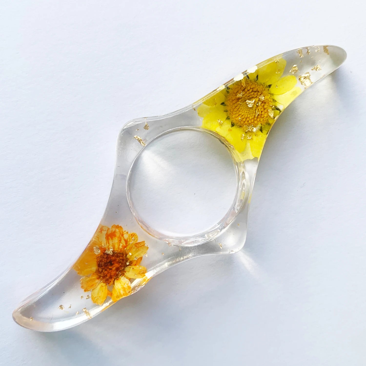 1pc Resin Bookmark Book Stand Reading Aid Creative Thumb Book Support,Thumb Page Holder For Students and Book Lover Oasis Select Clear
