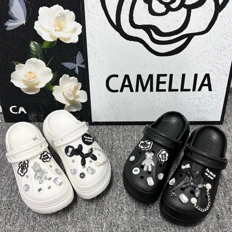 Fashionable shoe accessory set, with a shoe chain clasp, removable, suitable for sandals and flip-flops. Oasis Select