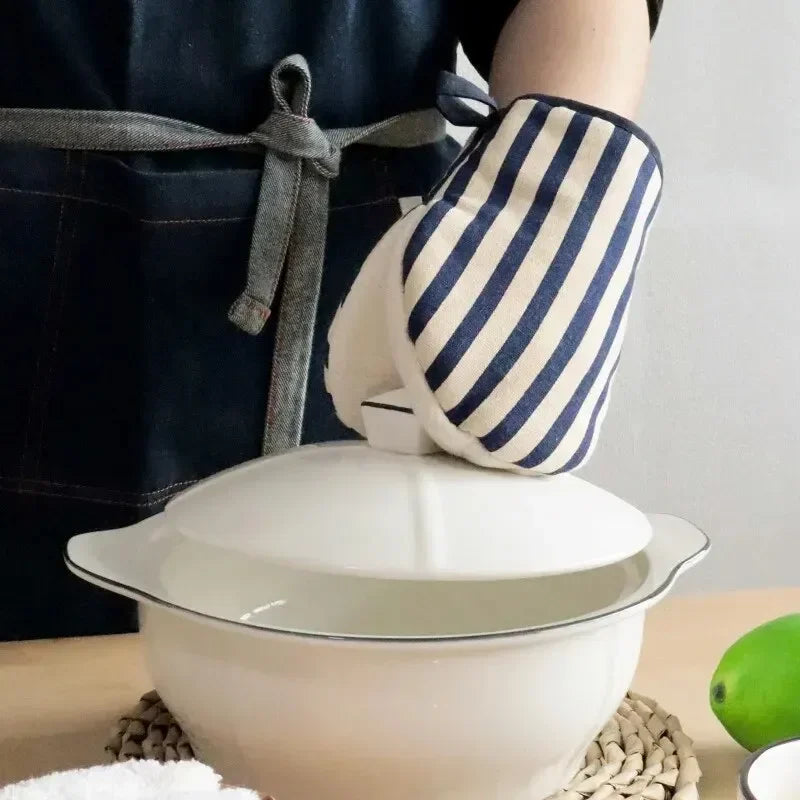2pcs Style Polka Dot Heat-Resistant Oven Mitts for Home Use Japanese Microwave Safe Gloves kitchen gloves heat resistant Oasis Select