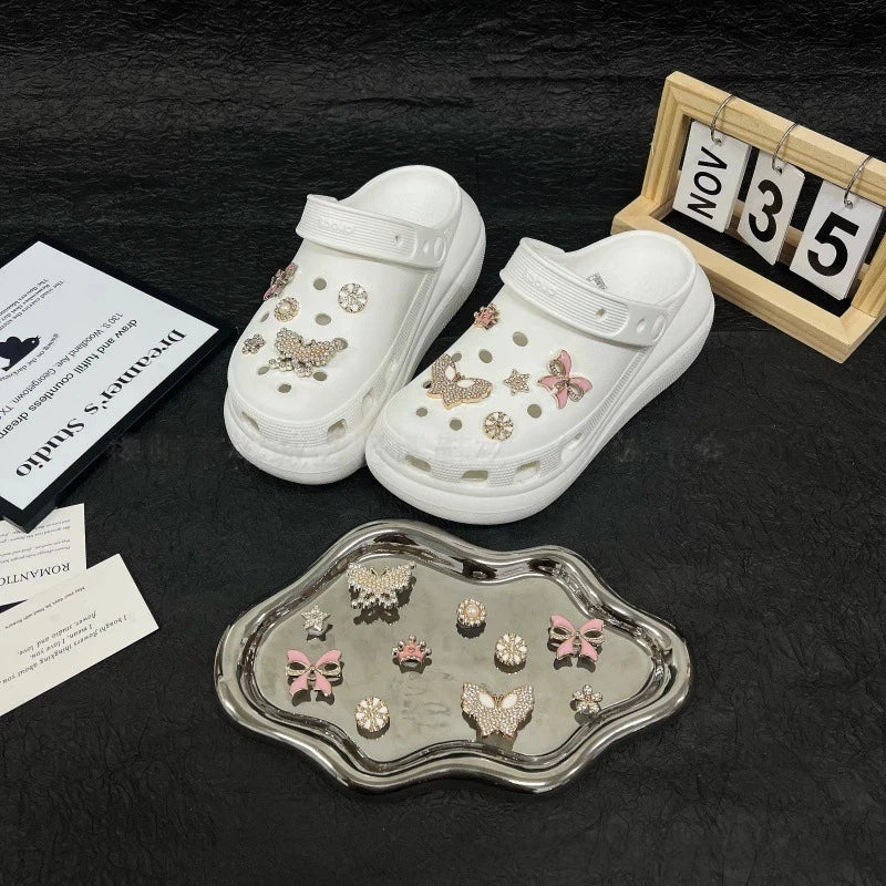 Fashionable shoe accessory set, with a shoe chain clasp, removable, suitable for sandals and flip-flops. Oasis Select
