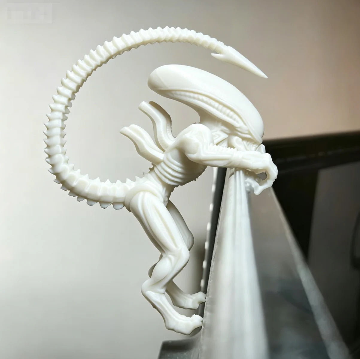 3D Printed Monster Ornaments Computer Screen Decoration Cool Desktop Decoration Doll Desktop Decorative Sculpture Decorations Oasis Select white