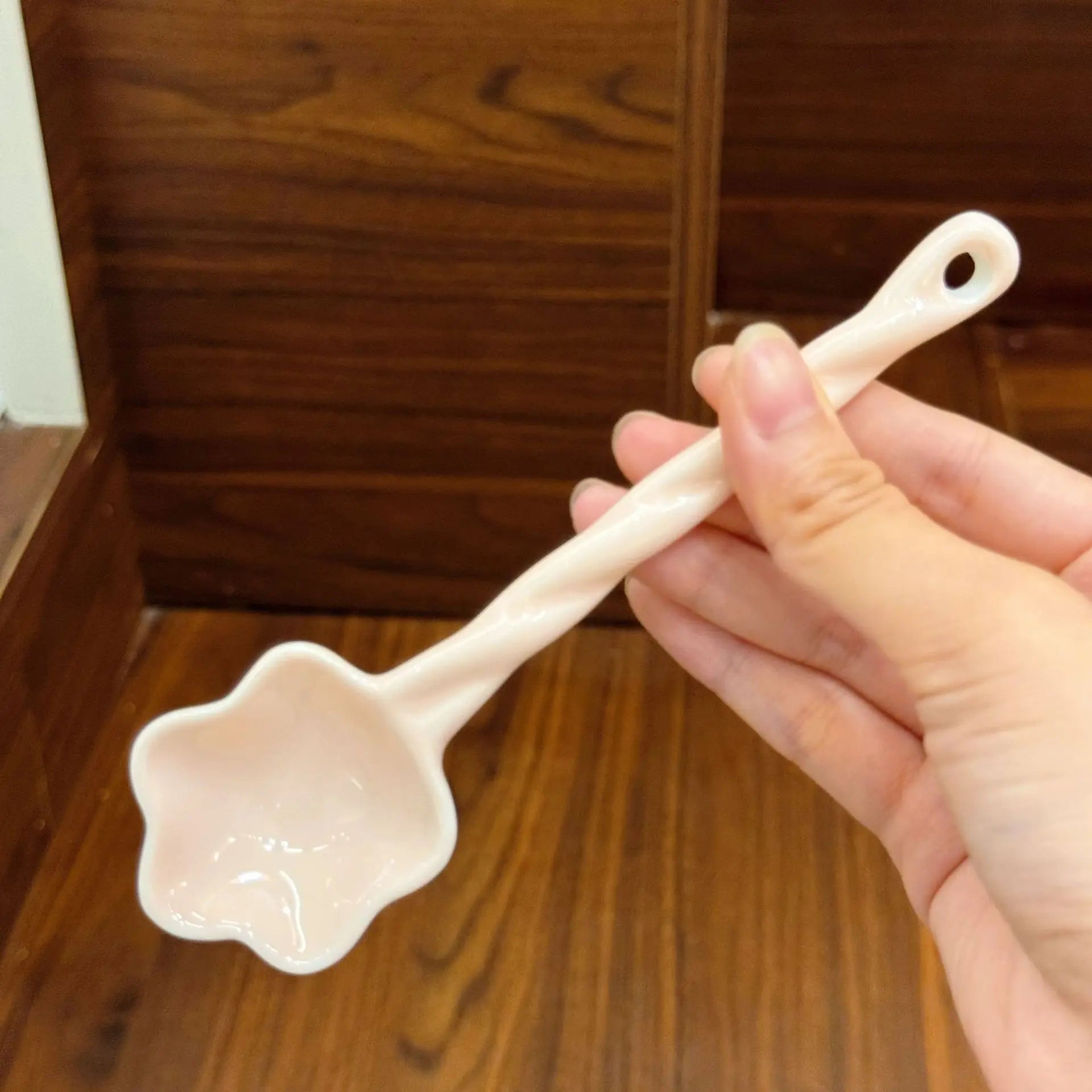 Cute Twisted Star Ceramic Spoon For Girls Household Spoon, High-Value Exquisite Dessert Spoon Kitchen Tablewear Oasis Select Twist Star Spoon 1