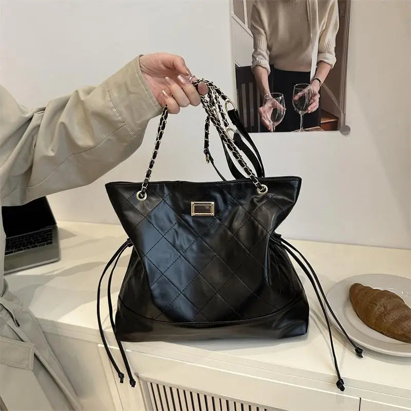 Large Quilted Chain Tote Bag – Velvet Shoulder Bag for Women