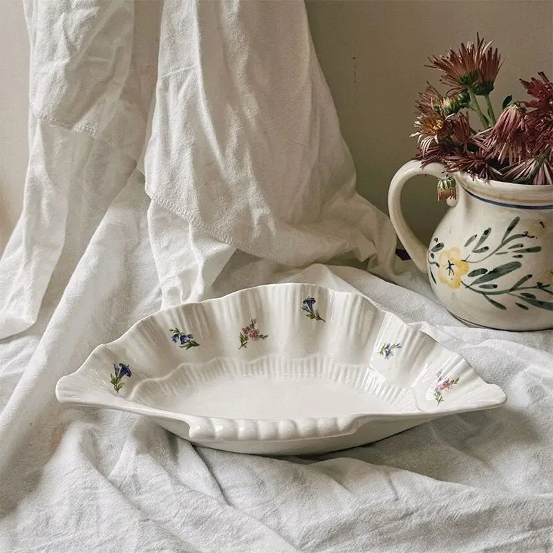 Ins Ceramic French Retro Shell High-legged Irregular-shaped Plate for Storing Desserts, Cakes Jewelry and Ornaments Oasis Select