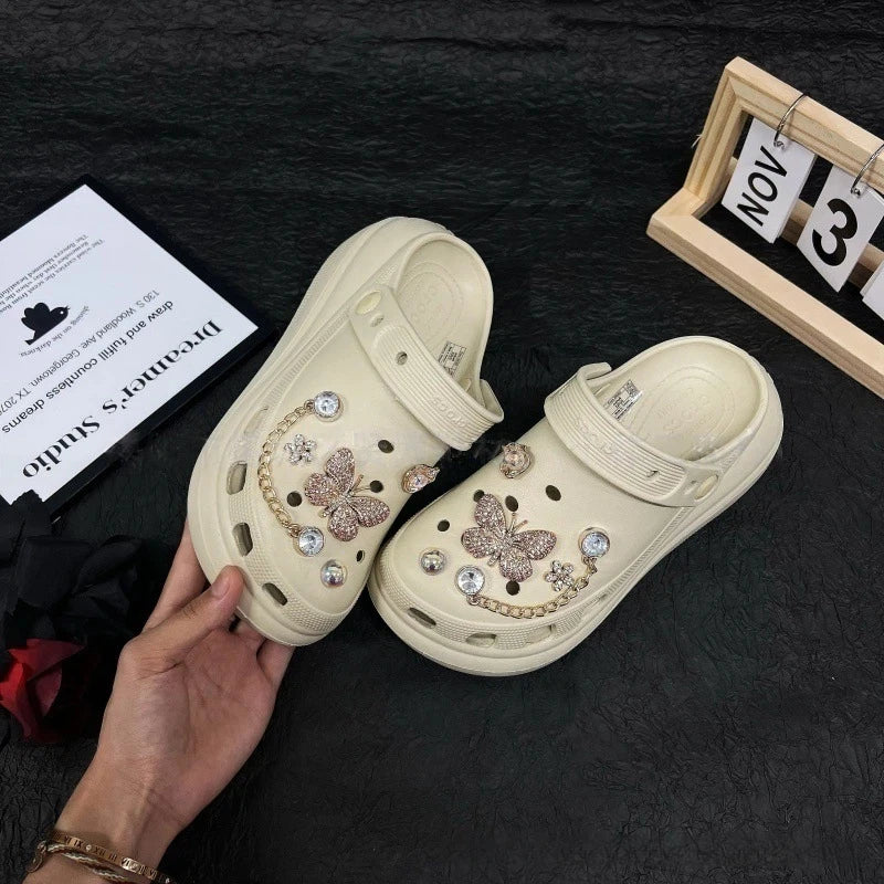 Fashionable shoe accessory set, with a shoe chain clasp, removable, suitable for sandals and flip-flops. Oasis Select