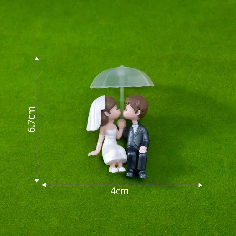 Mini Doll Umbrella-Holding Kissing Couple Figurines Ornament Lovers Figure Cake Decorations DIY Miniatures Desktop Decor Gifts Oasis Select A1