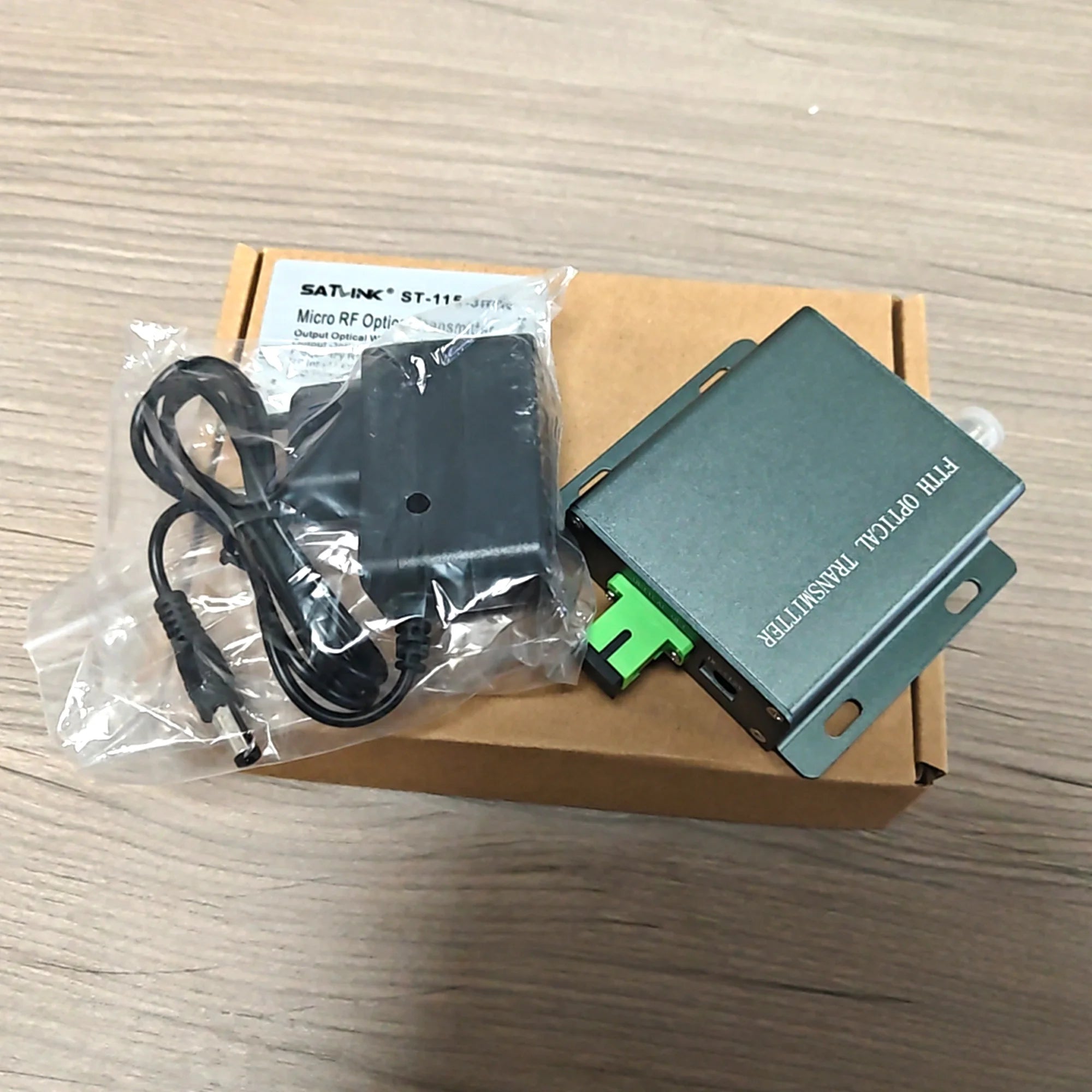 ST-115-3mW Satellite TV Small System Fiber-Optic Transmission 1550nm Optical Transmitter FTTH-CATV & SAT-IF TV Optical Transmit Oasis Select