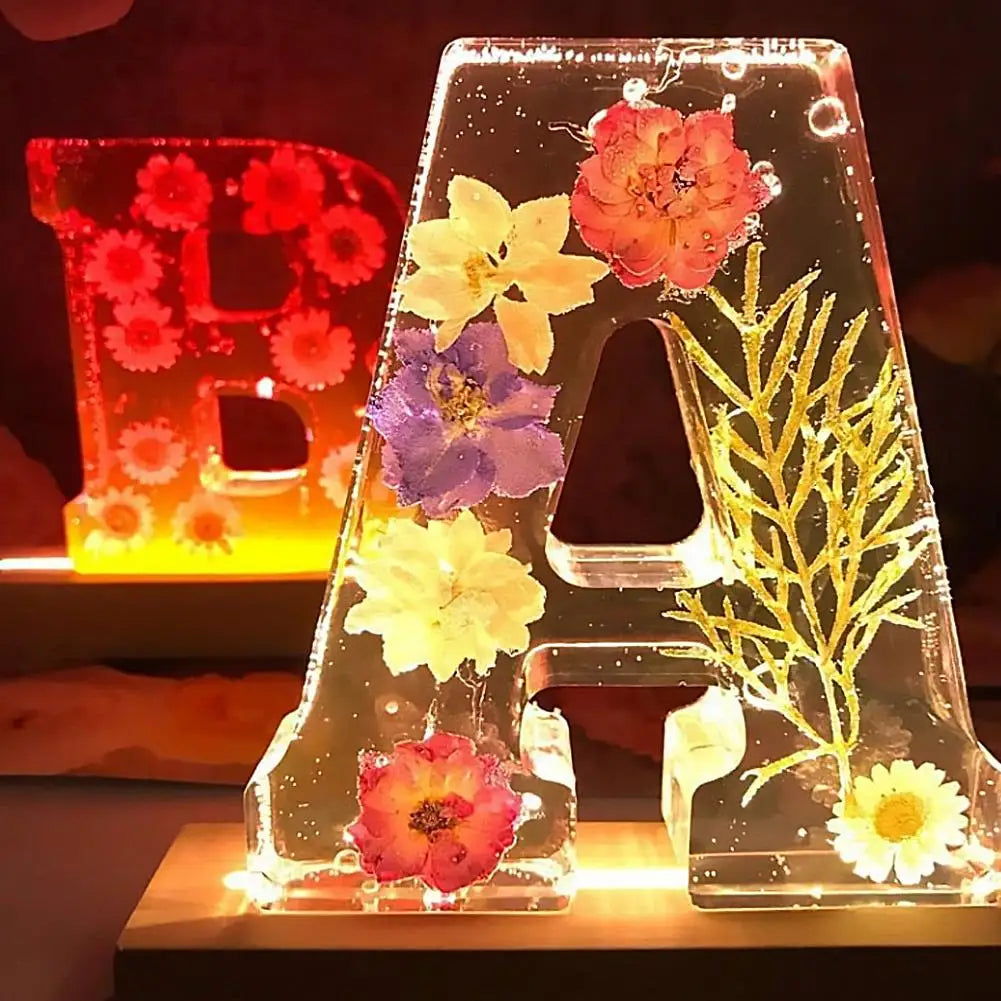 Floral Resin LED Letter Light – Dried Flower Night Lamp