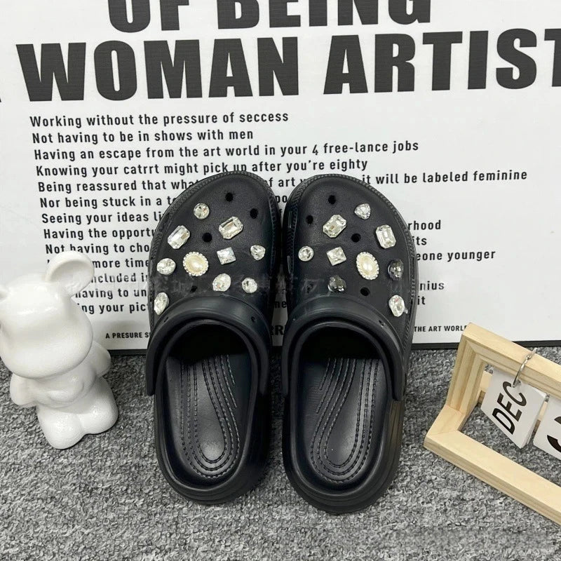 Fashionable shoe accessory set, with a shoe chain clasp, removable, suitable for sandals and flip-flops. Oasis Select