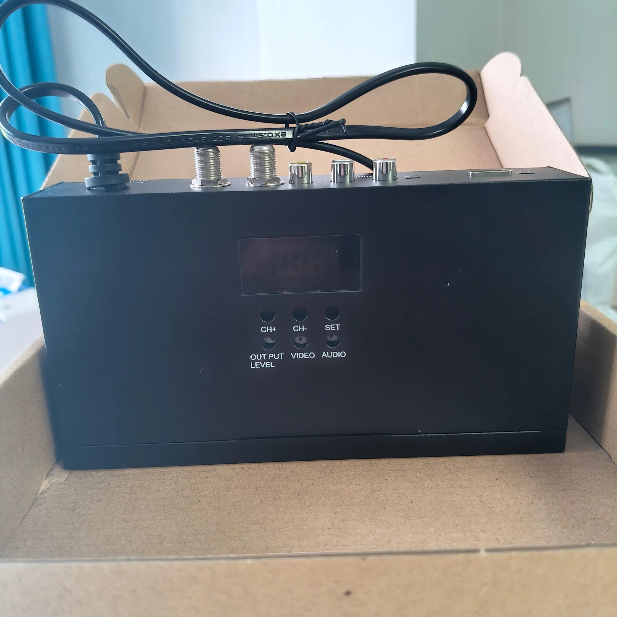 Single-channel HD/SD/AV-to-RF analog TV modulator for PAL, NTSC, and SECAM in-house programming; frequency adjustable Oasis Select