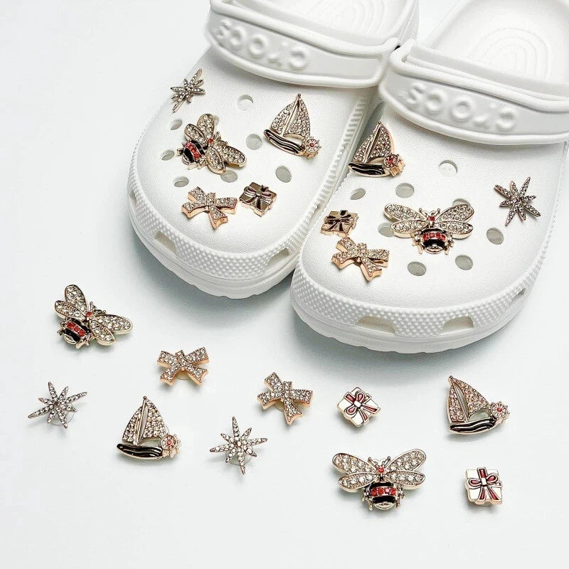 Fashionable shoe accessory set, with a shoe chain clasp, removable, suitable for sandals and flip-flops. Oasis Select