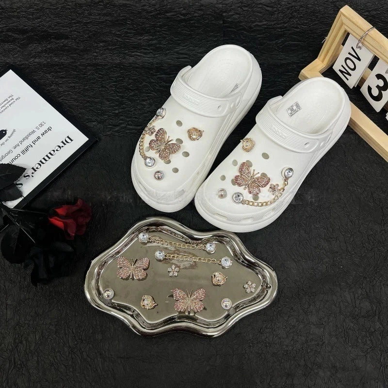 Fashionable shoe accessory set, with a shoe chain clasp, removable, suitable for sandals and flip-flops. Oasis Select