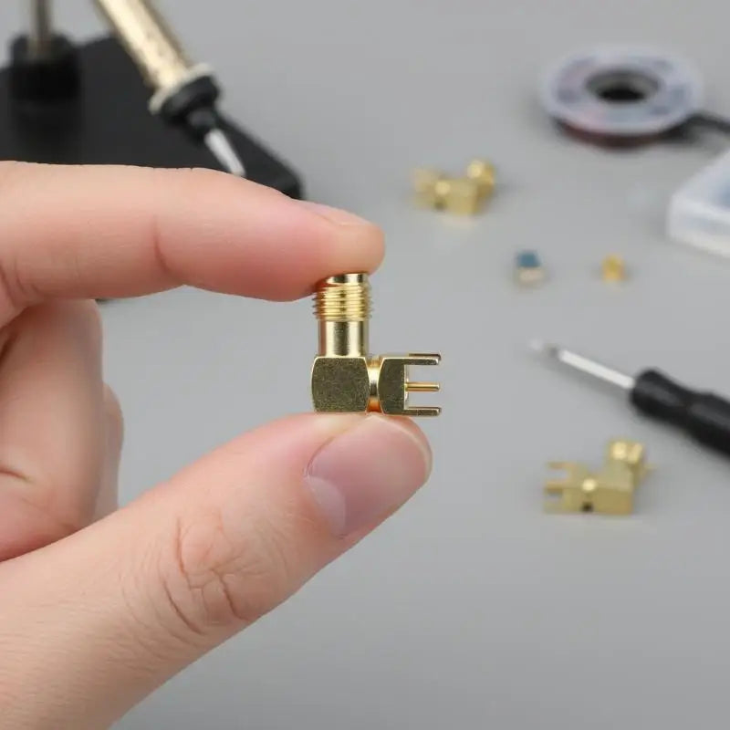 10/20 connector sockets 90 degree SMA-KWE angle type SMA RF angle type four pin SMA female connector W external thread Oasis Select