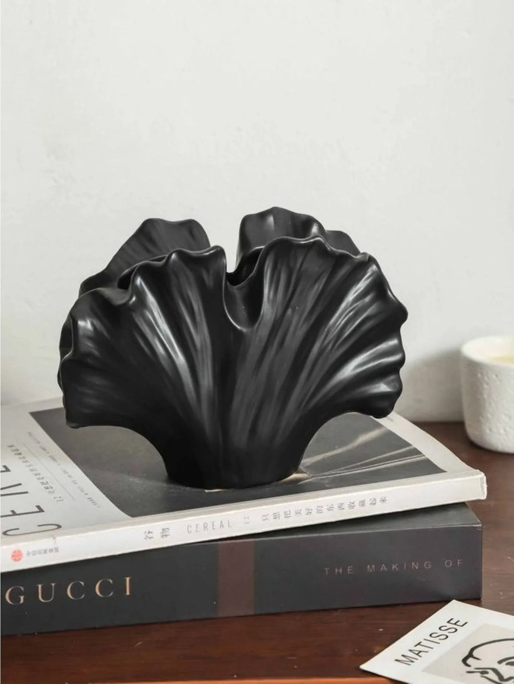 Ceramic Leaf Shaped Flower Vase Nordic Retro Homestay Living Room Vase Desktop Ornament Dry and Wet Flower Bottle Home Decor Oasis Select