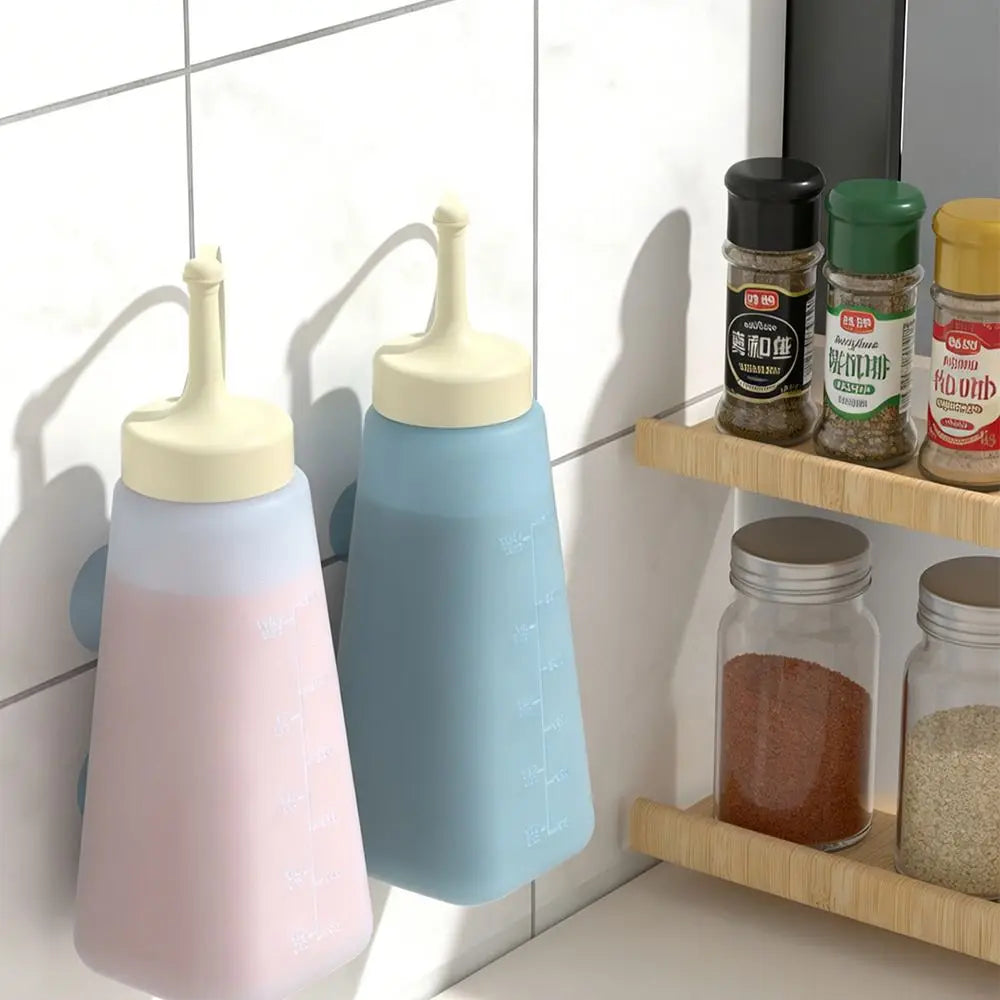 300ml Capacity Condiment Squeeze Bottle Leakproof Design Transparent Sauce Dispenser Clear Scale with Suction Cup Oasis Select