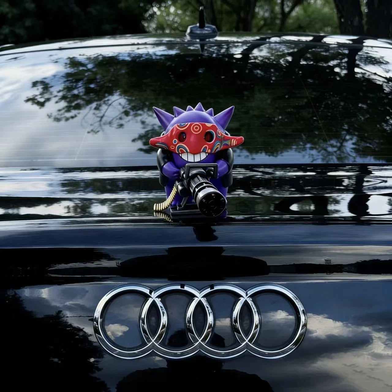 Azu holding a Gatling gun, a creative car decoration for the center console, a figurine on the roof and rear of the car. Oasis Select