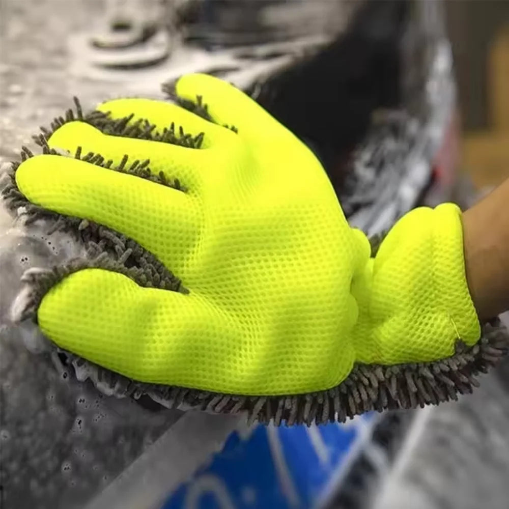 Car Wash Mitt and Magic Car Wash Clay: The perfect combination for cleaning surface dust and removing stubborn stains with ease. Oasis Select