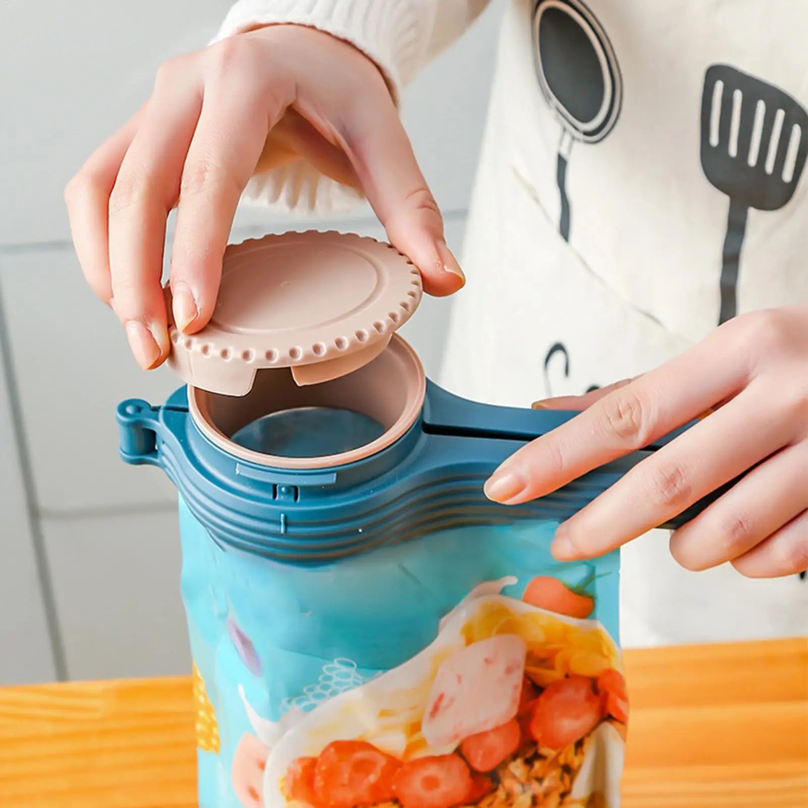 1PCBag Clips for Food Food Storage Sealing Clips with Pour Spouts Kitchen Chip Bag Clips Plastic Cap Sealer Clip Kitchen Storage Oasis Select