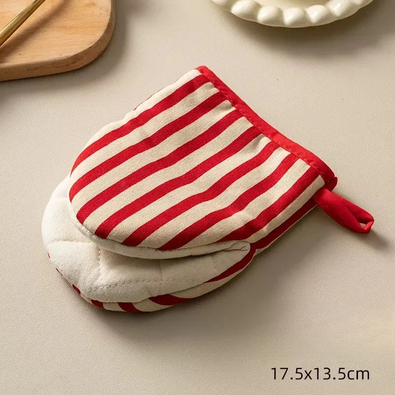 2pcs Style Polka Dot Heat-Resistant Oven Mitts for Home Use Japanese Microwave Safe Gloves kitchen gloves heat resistant Oasis Select 2pcs 1