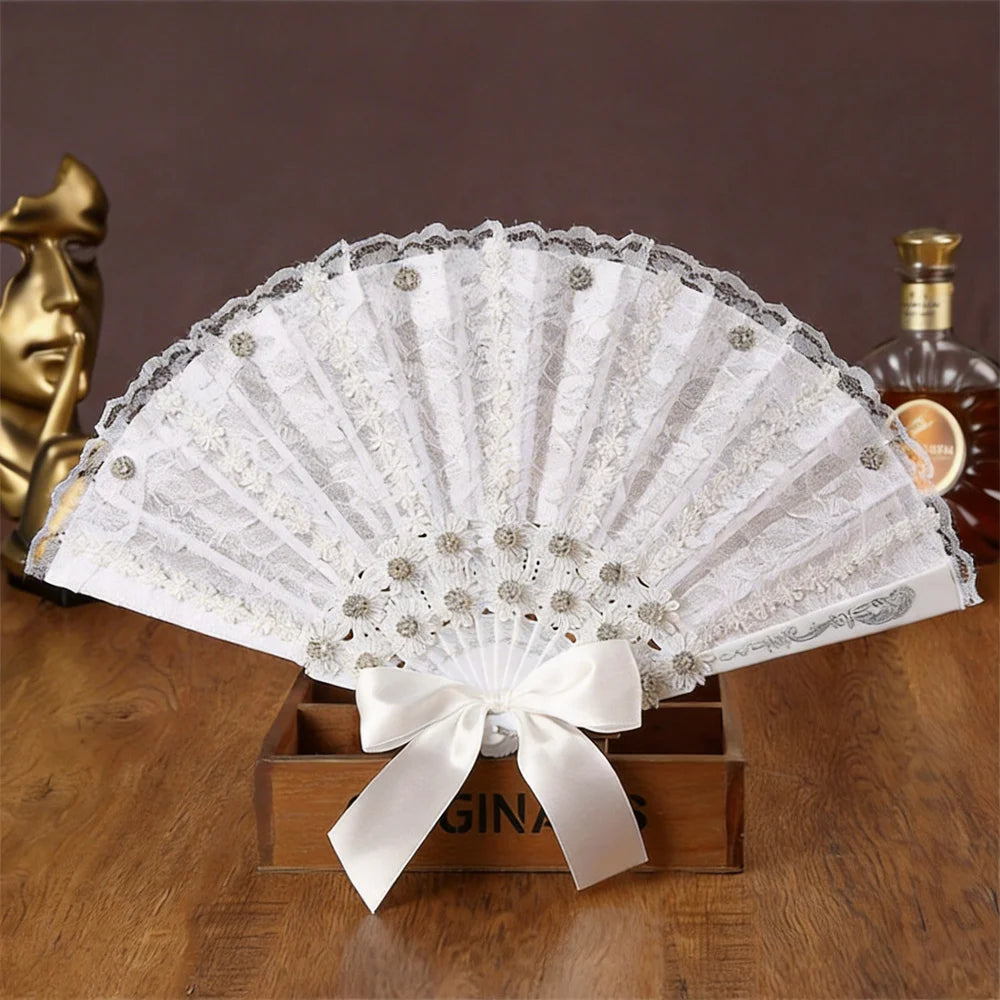 A wedding decoration fan, snow white art flower decoration wedding supplies, suitable for bridal engagement and wedding season, Oasis Select