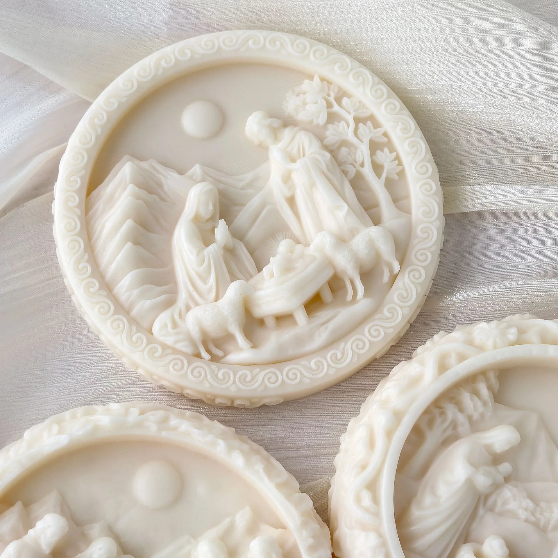 3D Nativity Scene Mold, Round Silicone Jesus Birth Candle Mould, Resin Fondant Gypsum Plaster Wax Soap Chocolate Crafting DIY Oasis Select