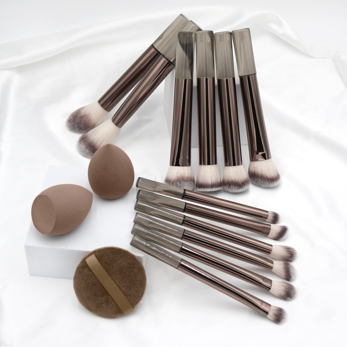 20-Piece Brown Aluminum Makeup Brush Set with Pouch Makeup Brush Set Oasis Select